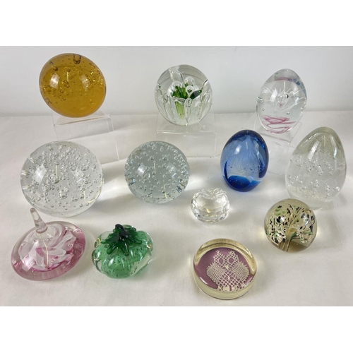 1189 - A collection of 12 assorted vintage clear & coloured glass paperweights. In varying shapes & sizes.