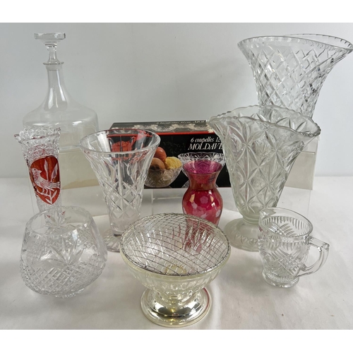 1192 - A box of assorted vintage glass items to include decanter, vases and boxed set of 6 dessert bowls.