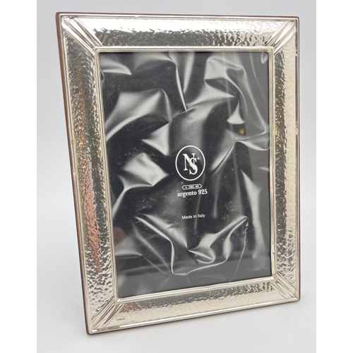 1130 - An Argento 925 silver photo frame with hammered effect finish. Silver marks to bottom left corner. A... 