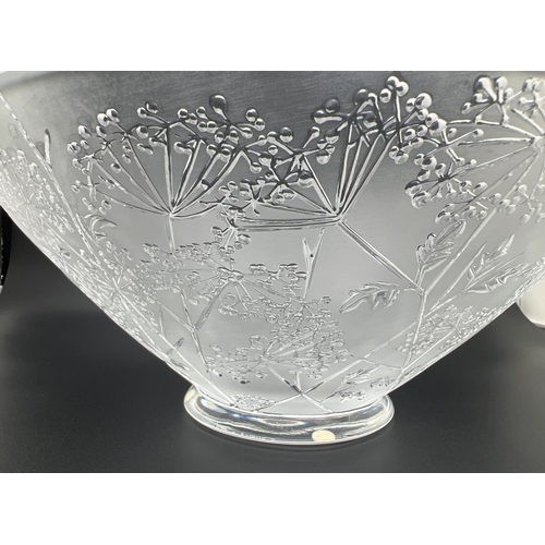 1197 - A Lalique frosted glass 