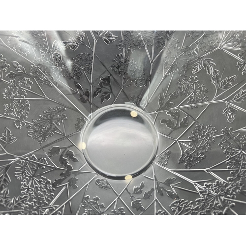 1197 - A Lalique frosted glass 