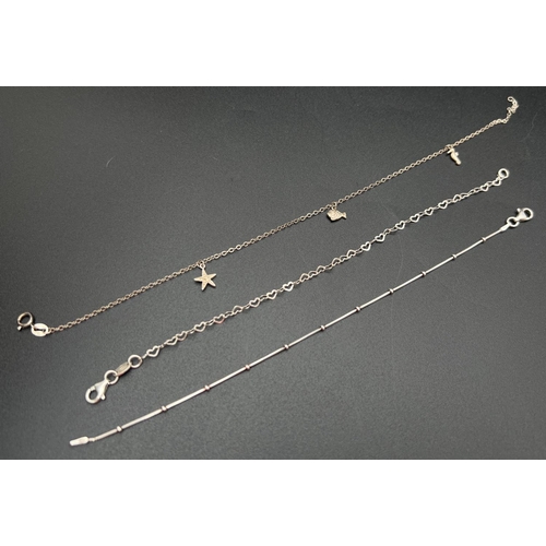 1063 - 3 fine silver chain bracelets, all with silver marks. A 7