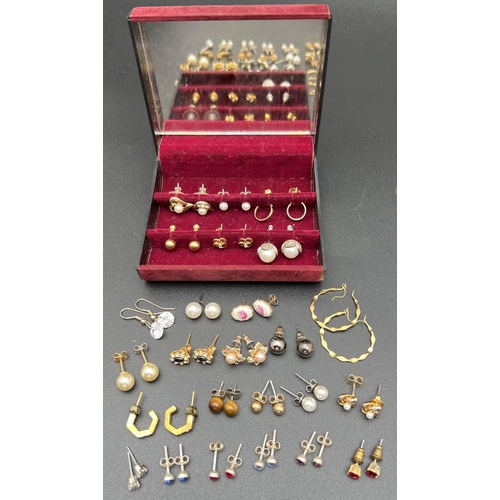 1090 - A small earring jewellery box with interior mirror containing 25 pairs of stud, hoop and drop costum... 