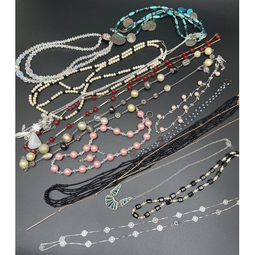 1091 - A collection of vintage and modern costume jewellery necklaces. To include black glass bead, freshwa... 