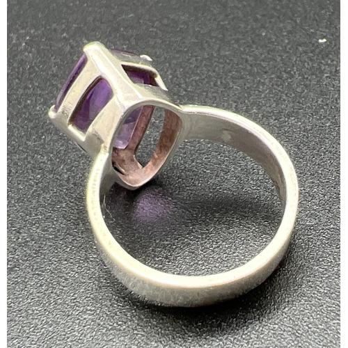 1102 - A 925 silver modern design wide band dress ring set with a large Kite cut amethyst. Stone approx. 2c... 