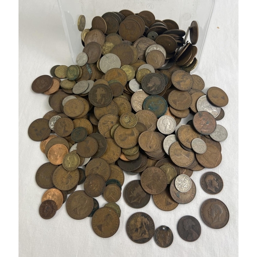 28 - A tub of antique and vintage British coins - sovereign heads of Victoria, Edward VII, George V, VI, ... 