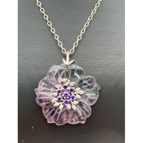 1042 - A large vintage silver & fluorite flower shaped pendant on a 17