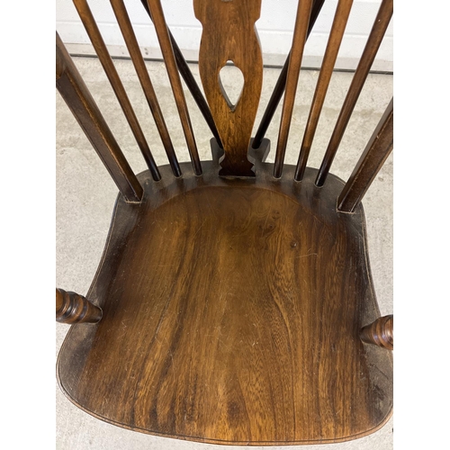 1425 - A vintage wheel backed elm wood Windsor armchair with spindled back and turned legs and arm supports... 