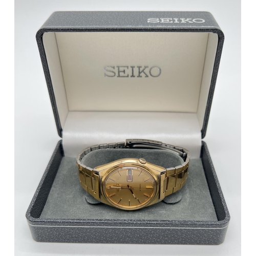 1162 - A boxed vintage gold plated Seiko 5 7009-3140 A automatic wristwatch. Luminous hour hands, seconds h... 