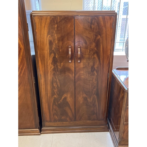 1429 - A vintage 1940's walnut veneer 4 piece bedroom suite with shaped handles of channelled design. 2 doo... 