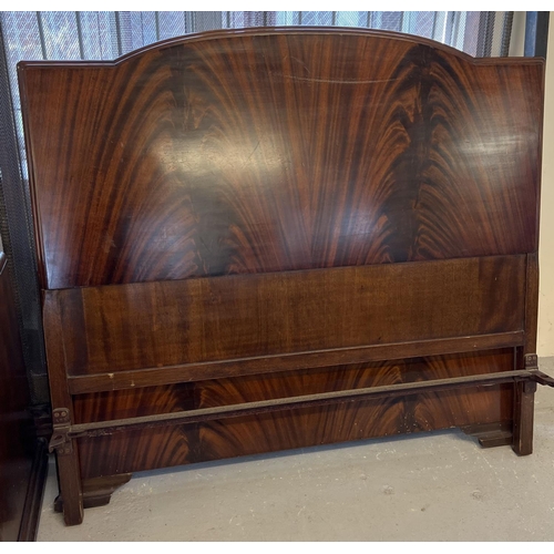 1429 - A vintage 1940's walnut veneer 4 piece bedroom suite with shaped handles of channelled design. 2 doo... 