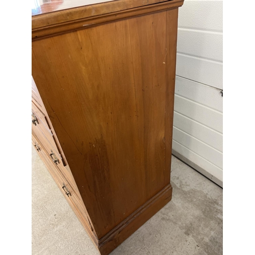 1439 - An Edwardian satin wood 2 over 3 chest of drawers with brass drop down handles. Approx. 106cm tall x... 