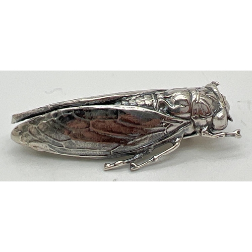 1066 - A sterling silver brooch modelled as a locust, stamped sterling to reverse. Approx. 4.75cm long.