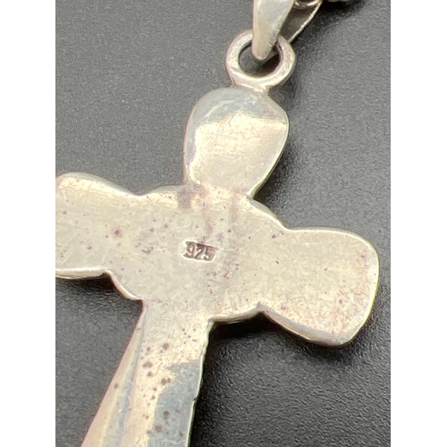 1071 - An Arts & Crafts style large silver cross shaped pendant on an 18