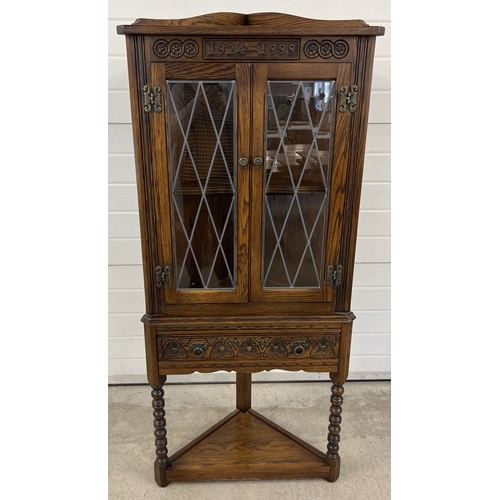 1416 - A vintage dark oak Old Charm corner unit with leaded glass doors and turned front legs. Carved detai... 