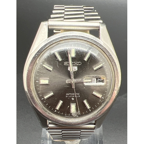A vintage Seiko 5 automatic wristwatch with stainless steel strap and ...