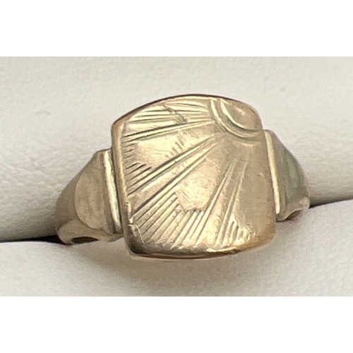 1035 - A man's vintage 9ct gold square shaped signet ring with sun-ray decoration. Full hallmarks to inside... 