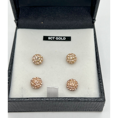 1015 - 2 pairs of 9ct gold peach coloured disco ball stud earrings. Gold marks to posts. Each earring appro... 