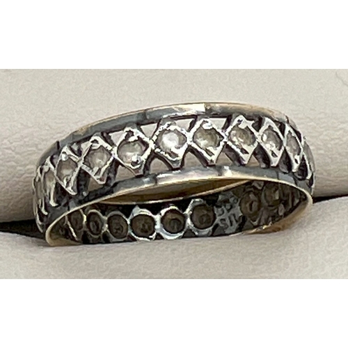 1063 - A 9ct gold and silver full eternity ring set with clear stones in small diamond shaped mounts. Marke... 