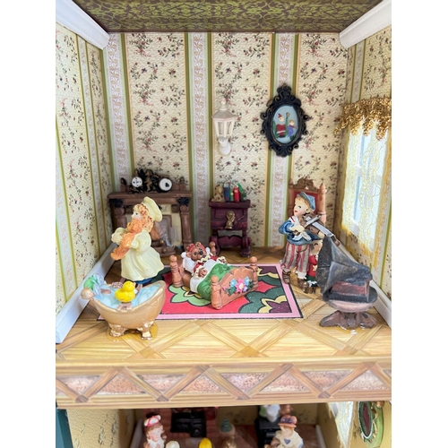 1297 - A Compton & Woodhouse battery operated 'Musical Dolls House' with lights and sounds. Lights up, figu... 