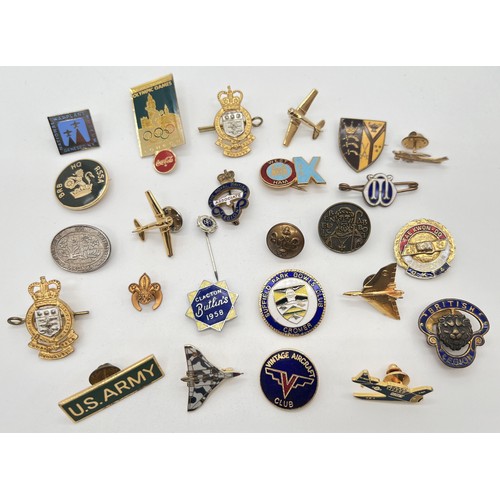 1295 - A small collection of vintage pin back and button hole badges to include enamelled examples. Lot inc... 