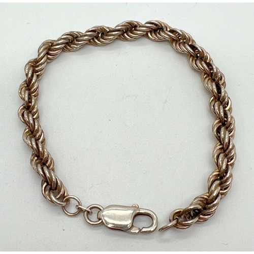 1152 - A chunky silver twisted rope chain bracelet with lobster claw clasp. Approx. 7.5