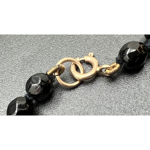1009 - A vintage French jet graduating bead necklace with 9ct gold clasp. Knotting between each bead. Total... 