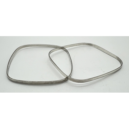 1028 - 2 thin square shaped bangles. Silver marks to inside, approx 2mm wide. Approx. 7cm corner to corner.