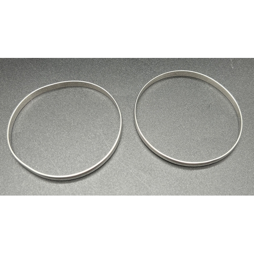 1036 - 2 slim plain silver bangles, both 5mm wide. Silver marks to inside of both. Approx. 6.5cm across.