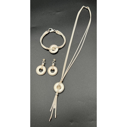 1045 - A modern design matching set of silver drop earrings, necklace and bracelet. Multi foxtail chains wr... 