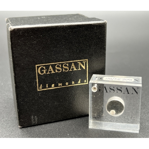 1051 - A 0.10ct round cut diamond by Gassan. In swivel top clear perspex presentation case and original box... 