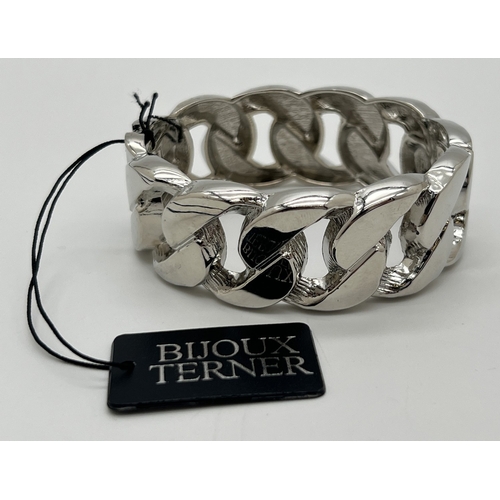 1069 - A curb chain style costume jewellery bracelet by Bijoux Terner, new with tags. Ex shop stock.