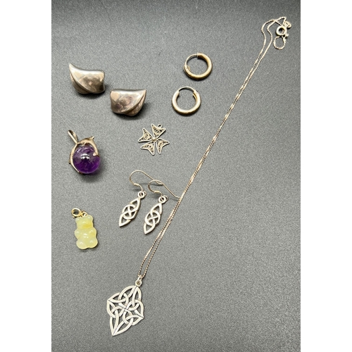 1083 - A collection of assorted silver & white metal jewellery items to include Celtic knot design pendant ... 