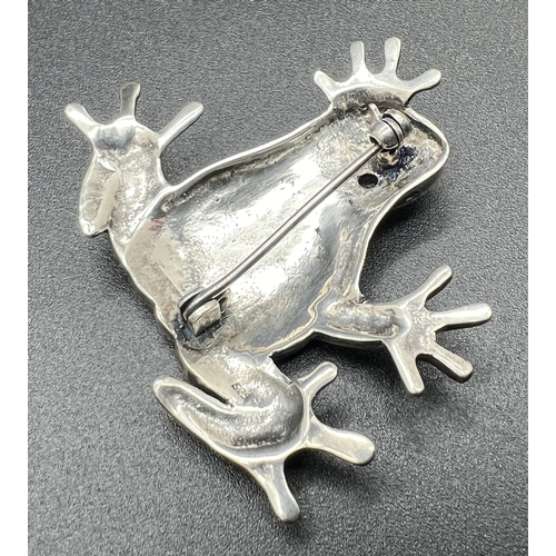 1087 - A large 925 silver brooch modelled as a frog, set with marcasite stones and 2 cabochons of carnelian... 