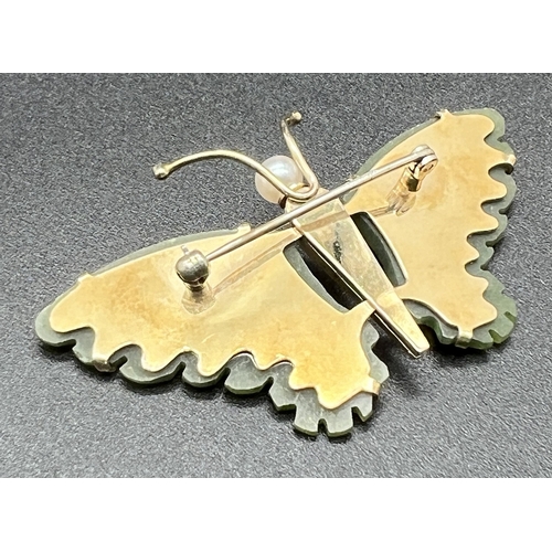 1004 - A large vintage butterfly brooch with carved Nephrite jade panels for wings & set with a cultured pe... 