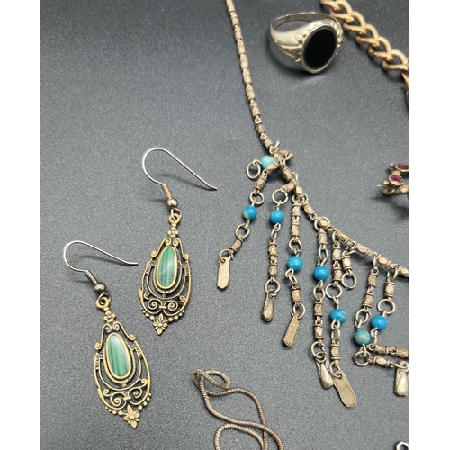 1091 - A collection of assorted antique & vintage jewellery to include gold plated curb chain bracelet with... 