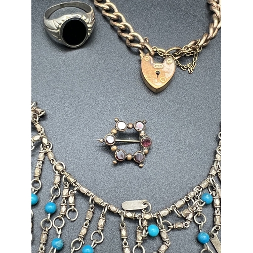 1091 - A collection of assorted antique & vintage jewellery to include gold plated curb chain bracelet with... 