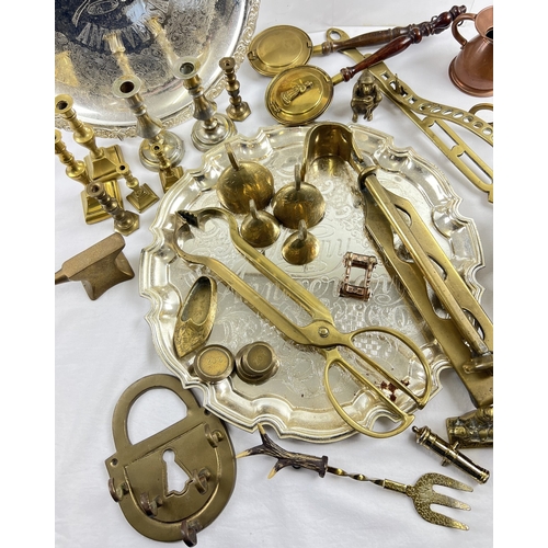 1197 - A box of assorted vintage metalware items to include brass, copper and silver plate.