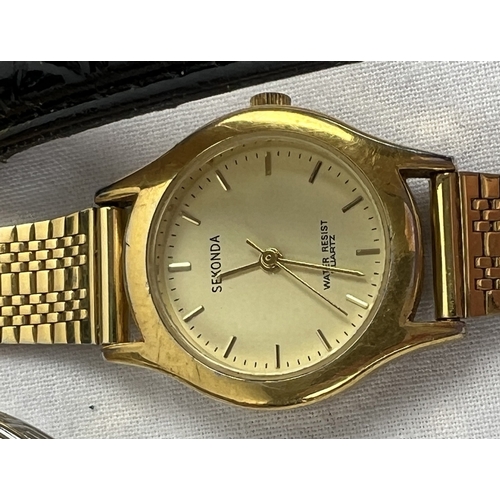 1165 - A collection of ladies and gents vintage and modern wrist watches. |To include a vintage Desotos wit... 