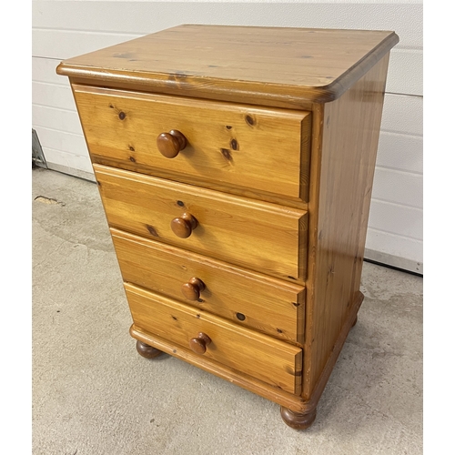 1366 - A small modern pine 4 drawer chest with wooden knob handles and bun feet. Approx. 85cm tall x 58cm w... 