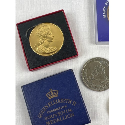 97A - A collection of vintage boxed and unboxed coins to include a 1986 Scottish thistle £2 coin. Lot also... 