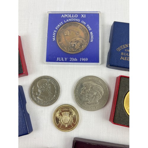 97A - A collection of vintage boxed and unboxed coins to include a 1986 Scottish thistle £2 coin. Lot also... 