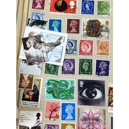 137 - A collection of assorted vintage British & world stamp books/folders, loose stamps and stamp hinges.