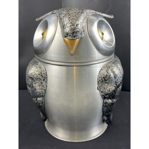 A large Italian vintage 1960's brushed aluminium ice bucket modelled as an owl. With black & silver mottled wings & head feathers and gold anodised beak & recessed eyes. Hinged lid and original plastic liner. Stamped to underside 'Made in Italy'. Approx. 28cm tall.