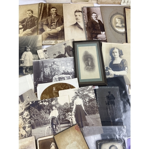 251 - A small collection of Victorian photographs, cabinet cards and tintype photos showing period dress.