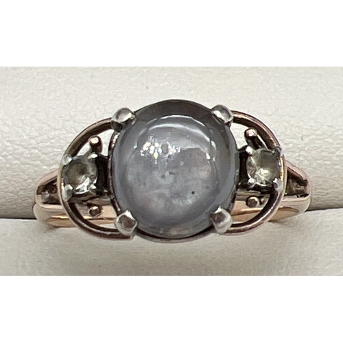 1008 - An antique Arts & Crafts grey moonstone and clear quartz 9ct rose gold dress ring. Central round gre... 