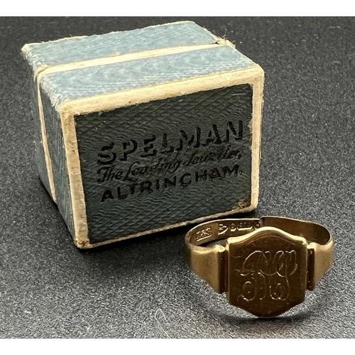 1089 - A vintage 9ct gold signet ring with engraved monogrammed cartouche, for scrap or repair - band is cu... 