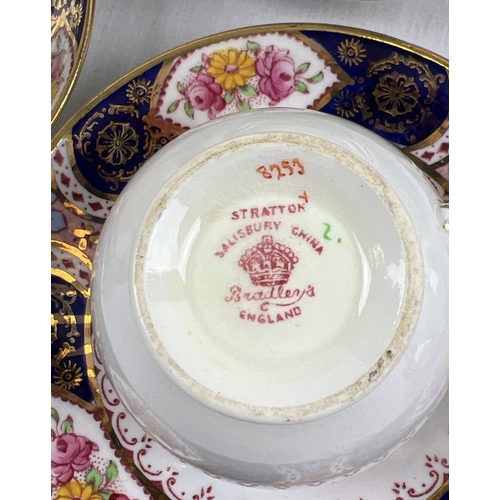 1181 - A quantity of vintage 1920's Bradley's Salisbury China tea ware in 'Stratton' pattern with gilt and ... 