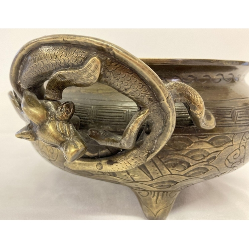 1227 - A large vintage Chinese 2 handled censer with decorative dragon shaped handles. Raised on tripod fee... 