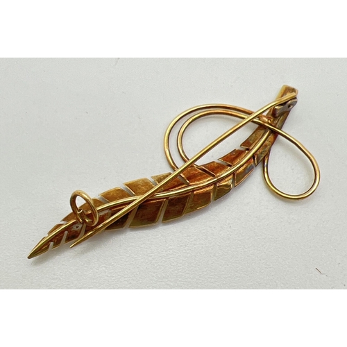 24 - A yellow gold fern leaf design brooch. Unmarked but tests as 9ct gold. Approx. 4.5cm long. Total wei... 